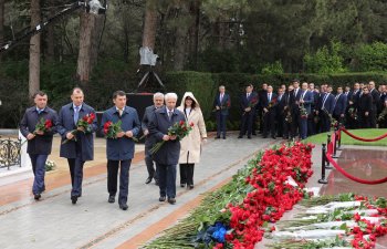 Ümummilli Lider Heydər Əliyevin əziz xatirəsi yad edilib - FOTO