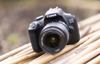 Azərbaycanda Canon EOS 2000D fotoaparatı neçəyə satılır? - SİYAHI 