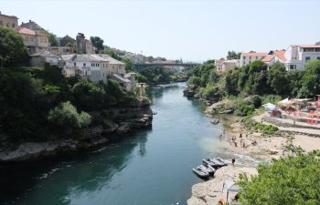 Neretva çayının boyunbağı: Mostar körpüsü