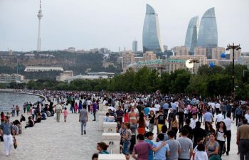 Azərbaycanda əhalinin ümumi sayının 54,5 faizini şəhər, 45,5 faizini kənd sakinləri təşkil edir