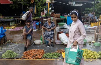 Siyasətçilər gözləmə və izləmə rejimində olduqları üçün Şri Lanka dərəcələri saxlayır