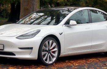 Tesla Model 3 yenidən liderdir